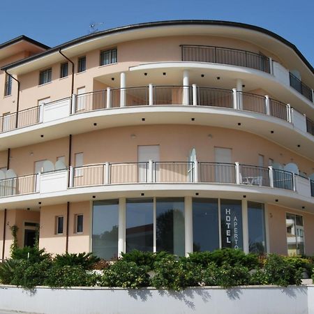 Hotel Europa Nereto ภายนอก รูปภาพ