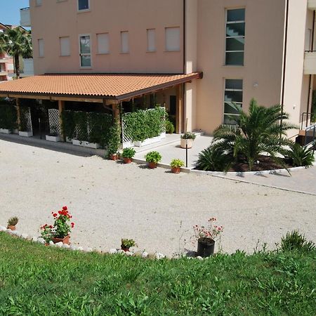 Hotel Europa Nereto ภายนอก รูปภาพ