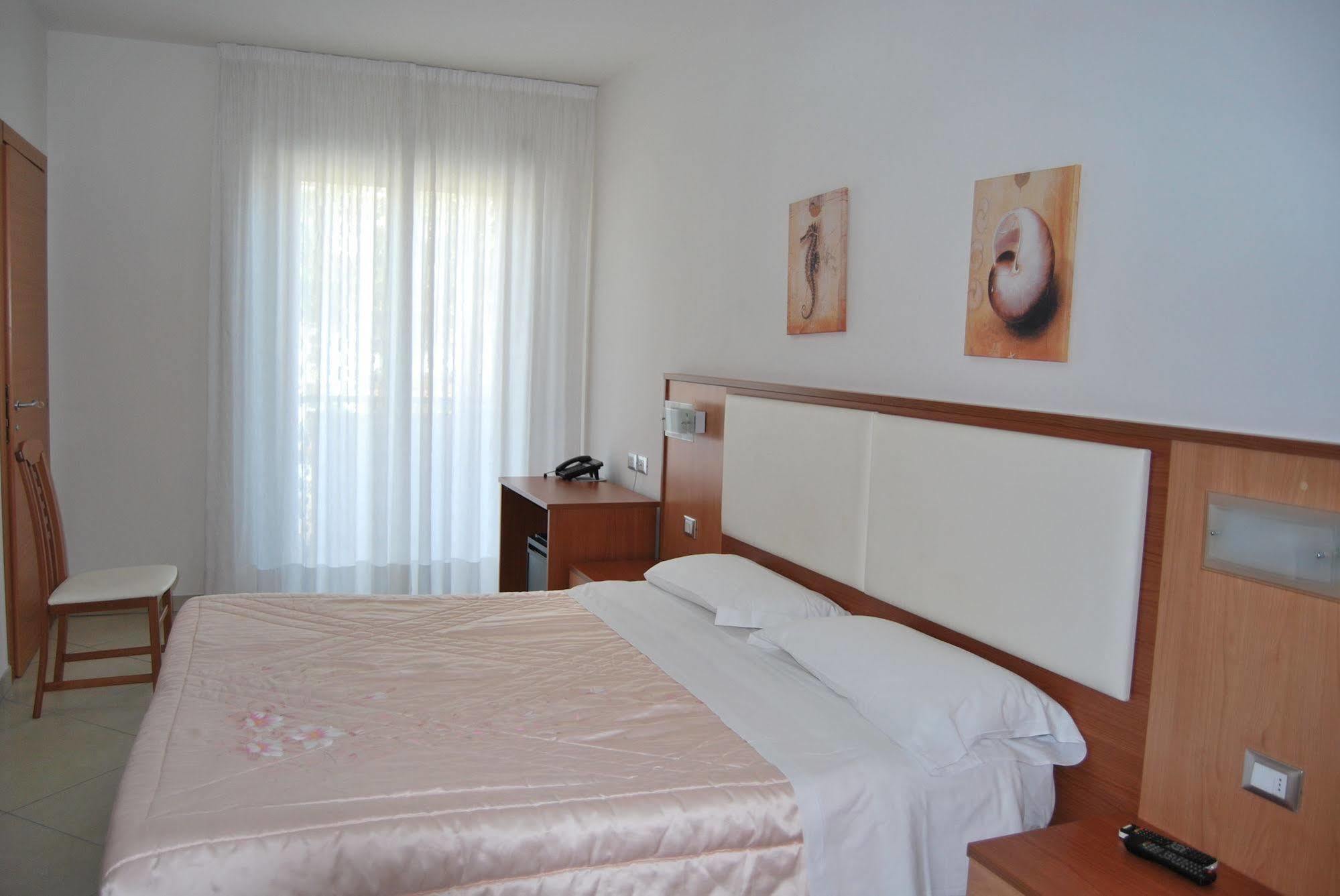 Hotel Europa Nereto ภายนอก รูปภาพ