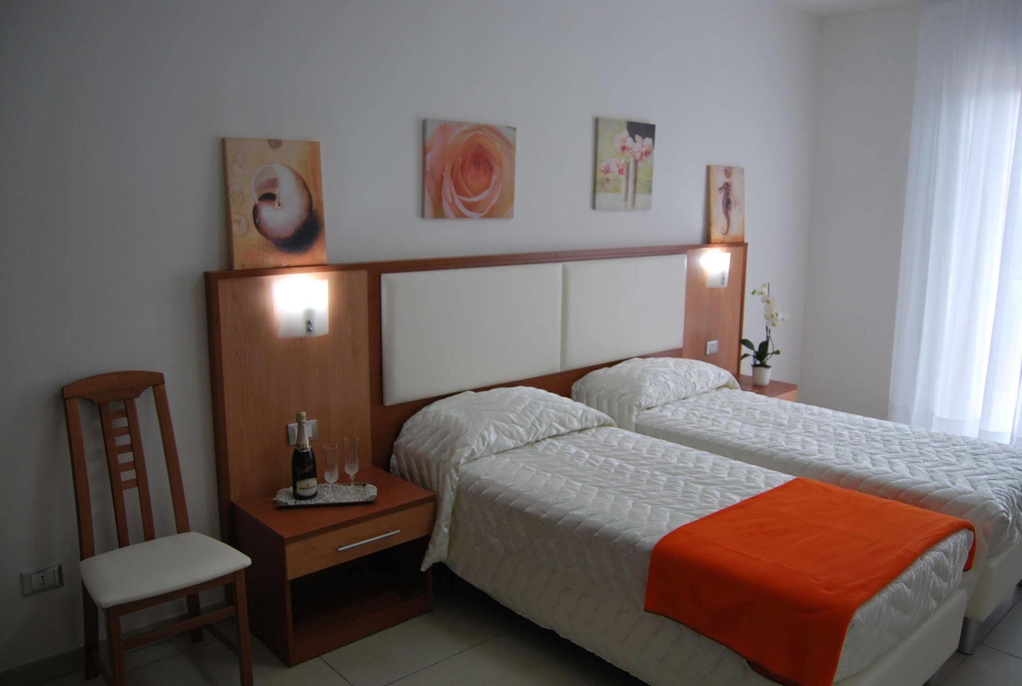 Hotel Europa Nereto ภายนอก รูปภาพ