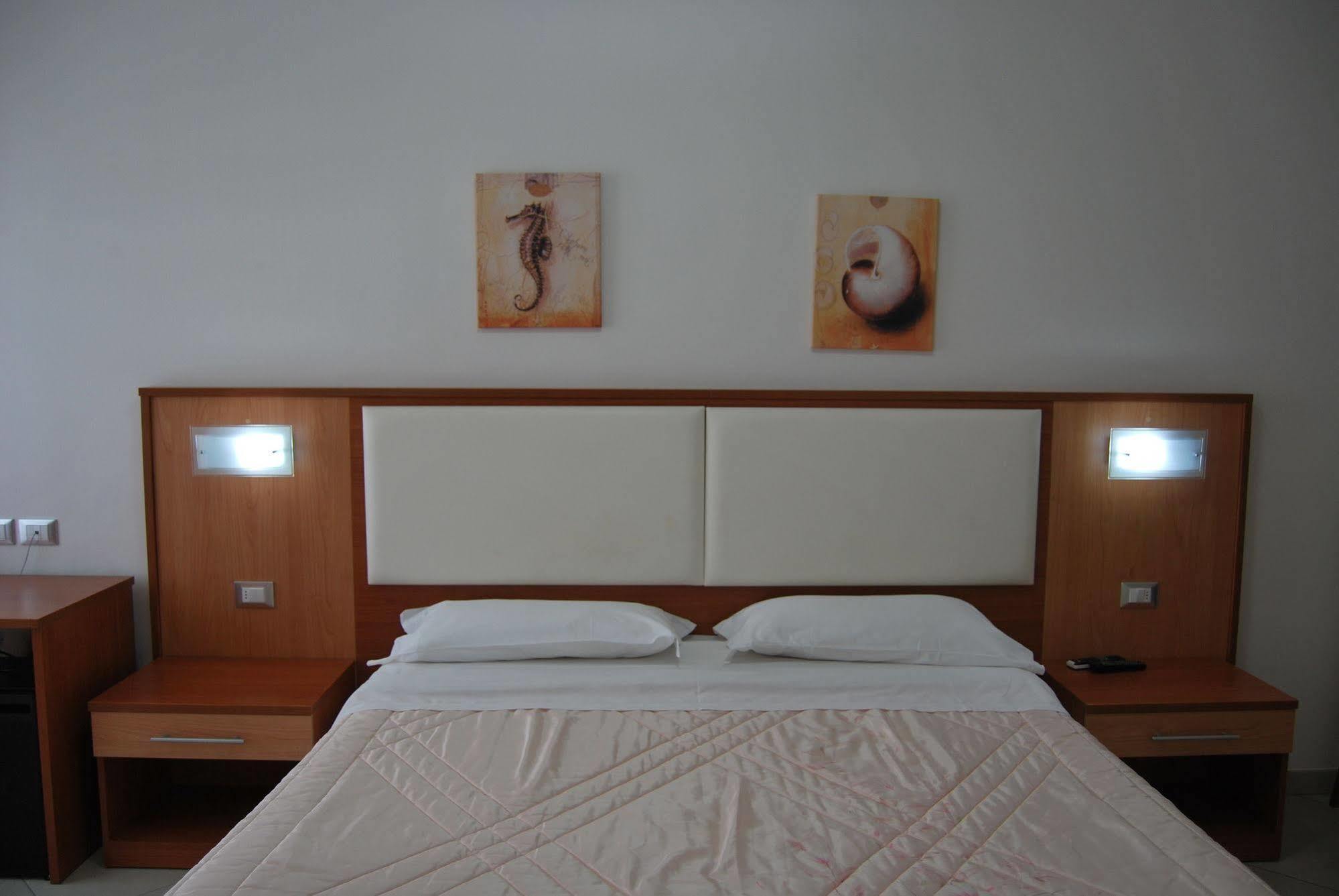 Hotel Europa Nereto ภายนอก รูปภาพ