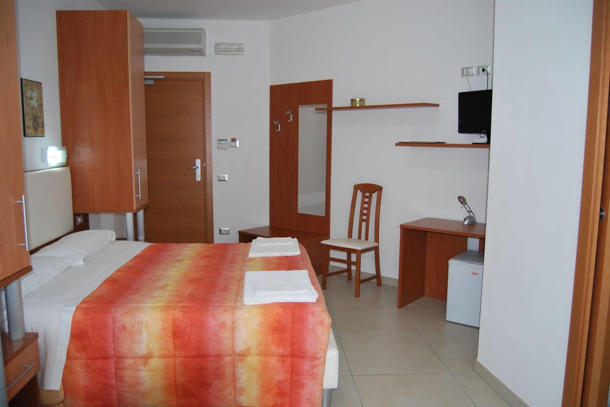 Hotel Europa Nereto ภายนอก รูปภาพ